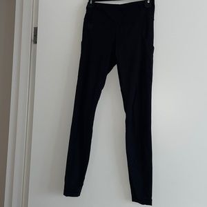 Lulu lemon black leggings with side pockets and back zipper.
